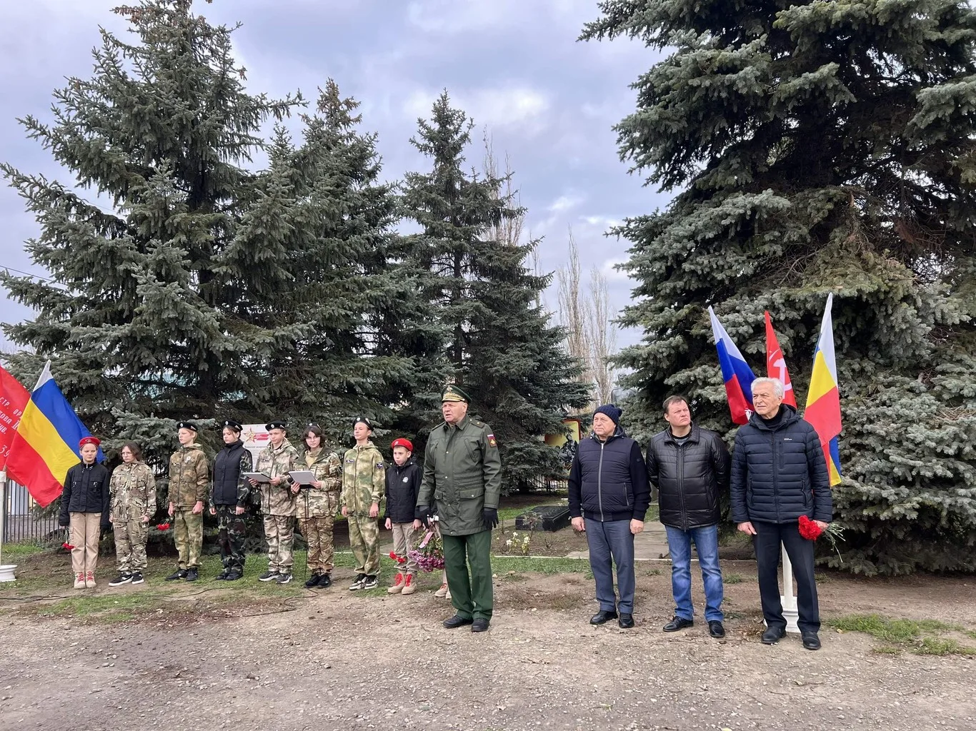 Митинг, посвящённый памяти курсантов 1-го Ростовского артиллерийского училища