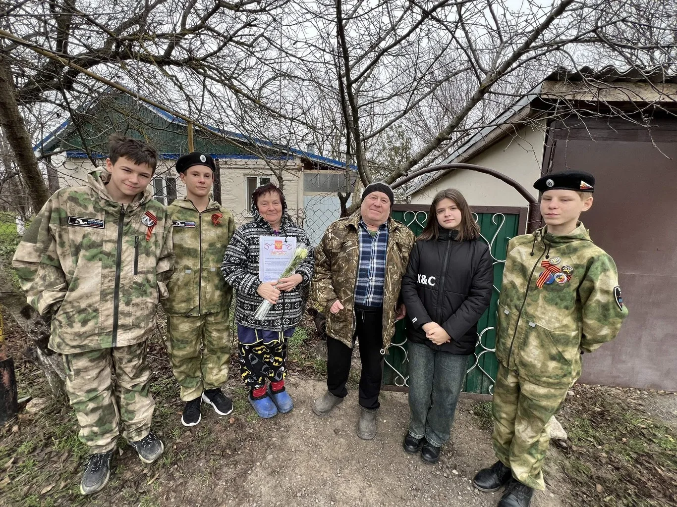 В День героев Отечества дети навестили семьи участников СВО на дому