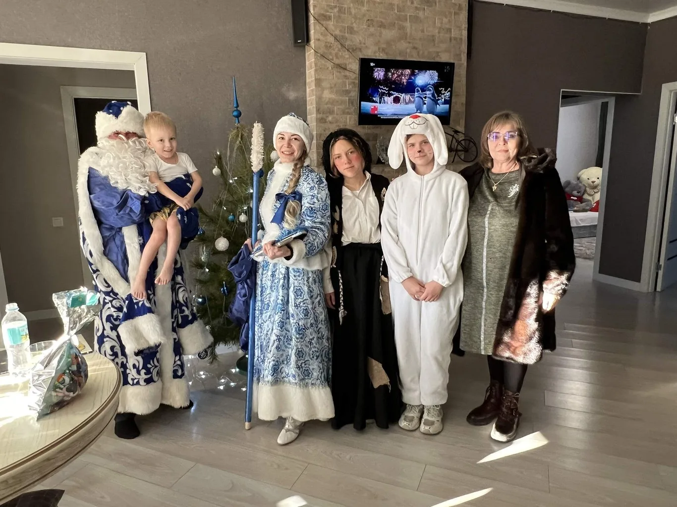 Поздравили детей участников СВО с Новым годом.